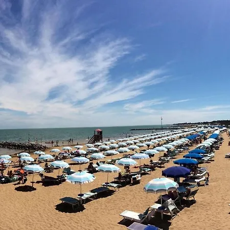 Fantastic Flat In A Quiet With Terrace In Lignano Pineta