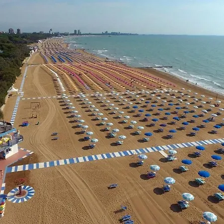 Apartamento Fantastic Flat In A Quiet With Terrace In Lignano Pineta Lignano Sabbiadoro