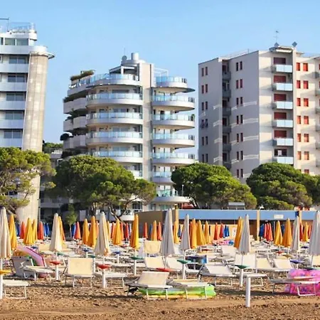 Apartamento Fantastic Flat In A Quiet With Terrace In Lignano Pineta Lignano Sabbiadoro
